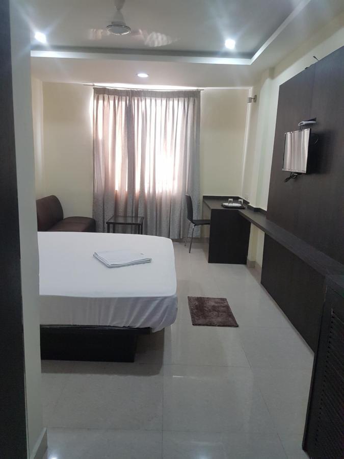 Ample Yard Hotel Chennai Exterior photo