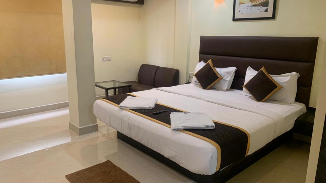 Ample Yard Hotel Chennai Exterior photo