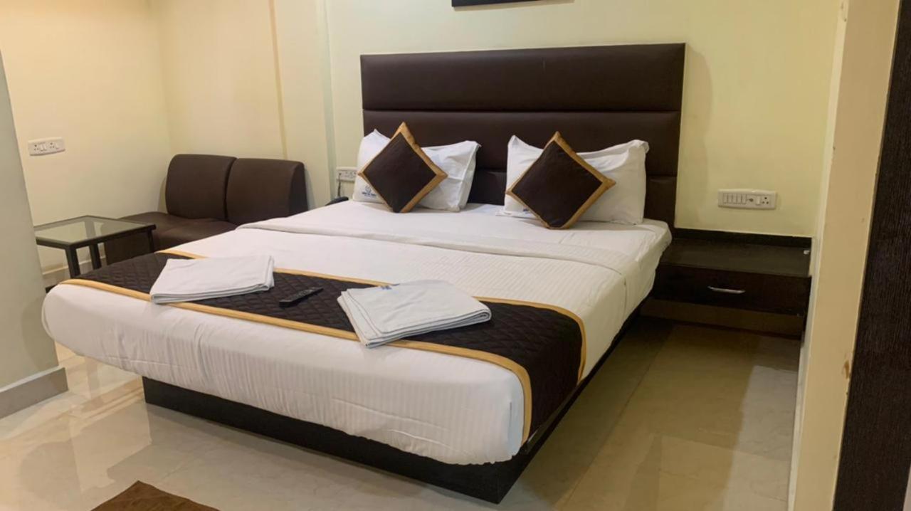 Ample Yard Hotel Chennai Exterior photo